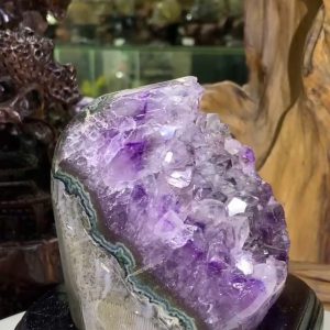 Thạch Anh Tím - Amethyst kèm đế gỗ KT: 14x9.5 - KL: 1.3kg