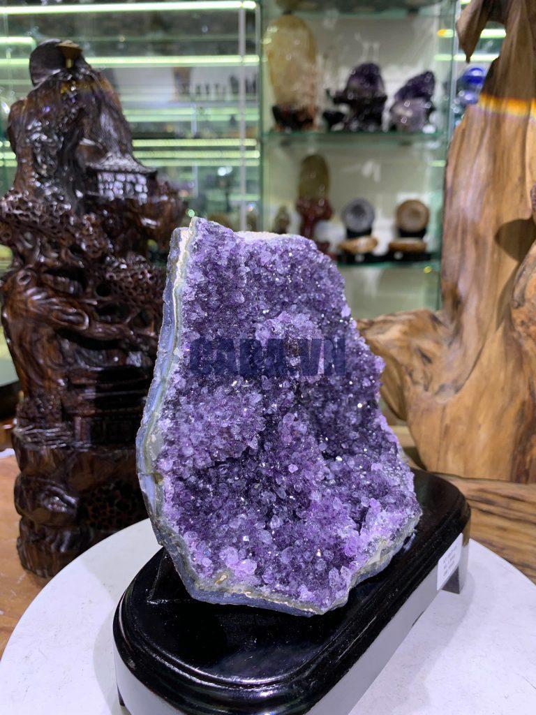 Thạch Anh Tím - Amethyst kèm đế gỗ KT: 18x17cm - KL: 1.154kg