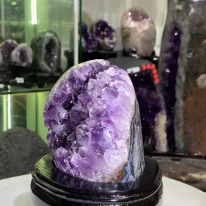 Thạch Anh Tím - Amethyst kèm đế gỗ KT: 16x10cm - KL: 1.17kg