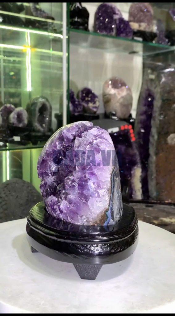 Thạch Anh Tím - Amethyst kèm đế gỗ KT: 16x10cm - KL: 1.17kg
