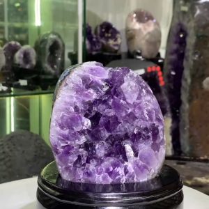 Thạch Anh Tím - Amethyst kèm đế gỗ KT: 16x10cm - KL: 1.17kg
