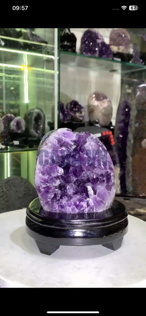 Thạch Anh Tím - Amethyst kèm đế gỗ KT: 16x10cm - KL: 1.17kg