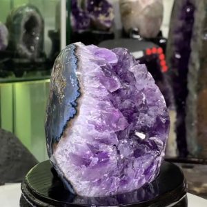 Thạch Anh Tím - Amethyst kèm đế gỗ KT: 16x10cm - KL: 1.17kg
