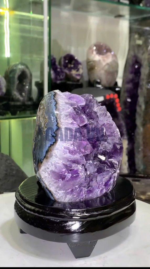 Thạch Anh Tím - Amethyst kèm đế gỗ KT: 16x10cm - KL: 1.17kg