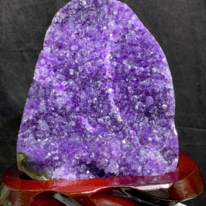 Thạch Anh Tím - Amethyst kèm đế gỗ KT: 24x17cm - KL: 2.39kg