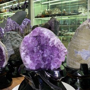 Thạch Anh Tím - Amethyst kèm đế gỗ KT: 24x15cm - KL: 2.515kg