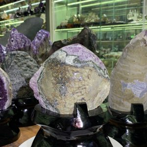 Thạch Anh Tím - Amethyst kèm đế gỗ KT: 24x15cm - KL: 2.515kg