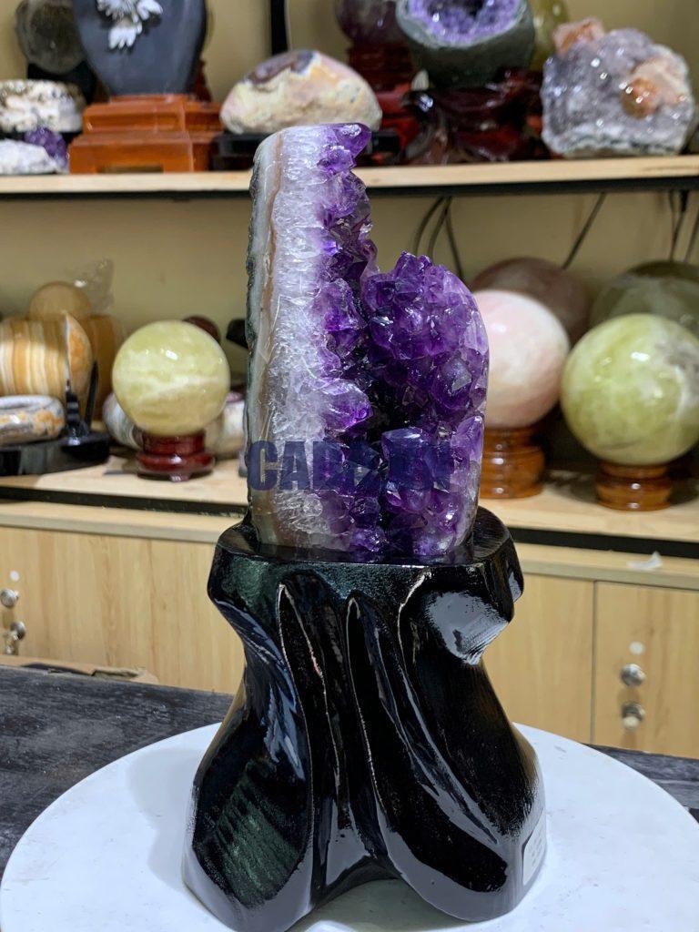 Thạch Anh Tím - Amethyst kèm đế gỗ KT: 25x8.5kg - KL: 930g