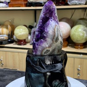 Thạch Anh Tím - Amethyst kèm đế gỗ KT: 25x8.5kg - KL: 930g