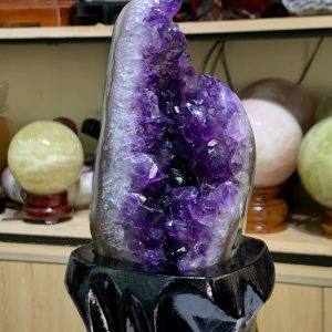 Thạch Anh Tím - Amethyst kèm đế gỗ KT: 25x8.5kg - KL: 930g