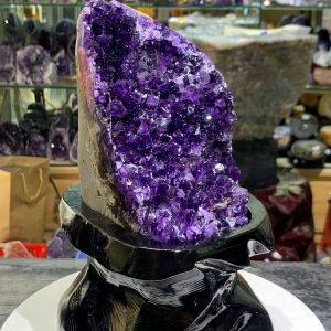 Thạch Anh Tím Uruguay - Amethyst tím đậm kèm đế gỗ KT: 24x11cm - KL: 1.938kg