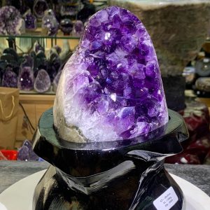 Thạch Anh Tím - Amethyst kèm đế gỗ KT: 20x11cm - KL: 1.56kg