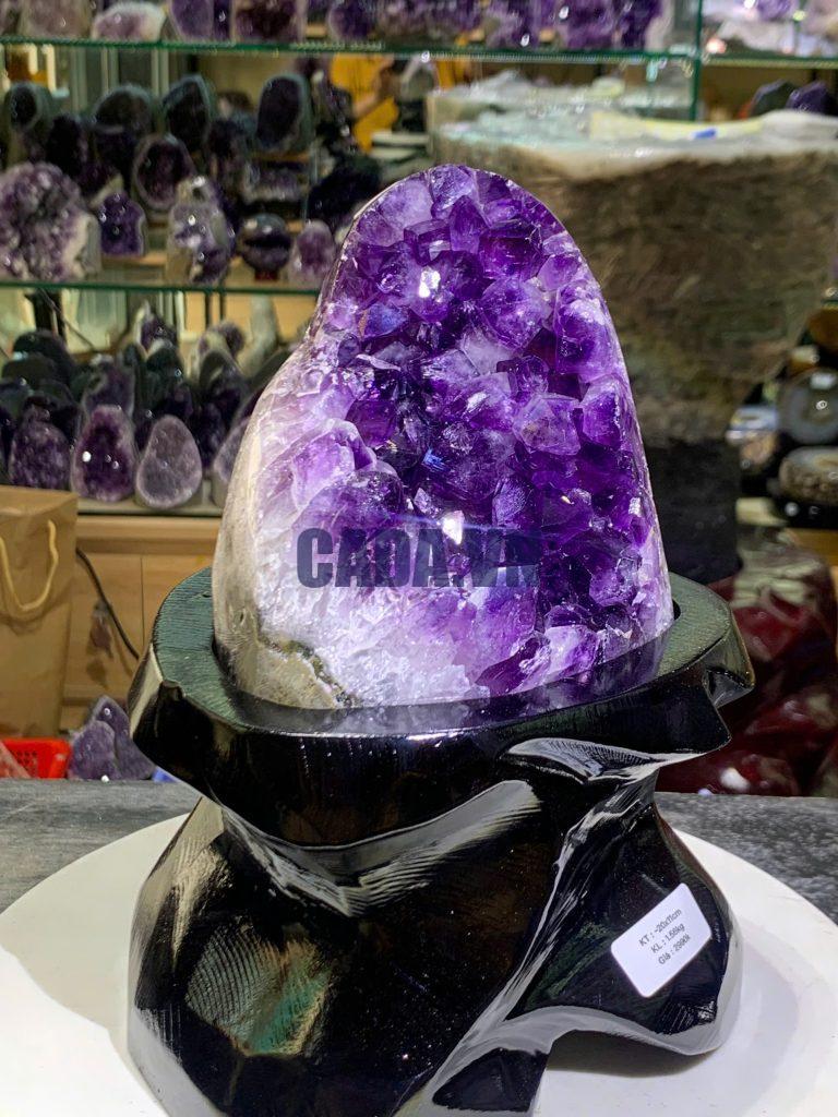 Thạch Anh Tím - Amethyst kèm đế gỗ KT: 20x11cm - KL: 1.56kg