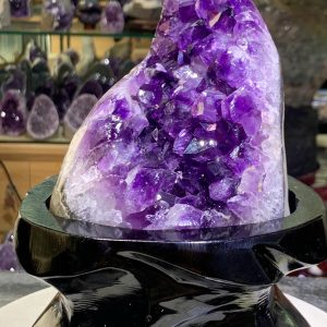 Thạch Anh Tím - Amethyst kèm đế gỗ KT: 20x11cm - KL: 1.56kg