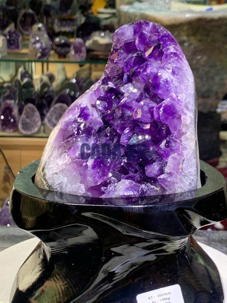Thạch Anh Tím - Amethyst kèm đế gỗ KT: 20x11cm - KL: 1.56kg