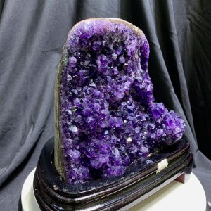 Thạch Anh Tím Uruguay - Amethyst kèm đế gỗ KT: 22x19cm - KL: 5.076kg luôn đế