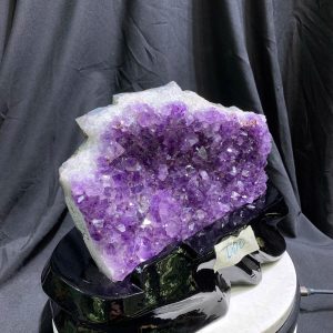 Vỉ Thạch Anh Tím - Amethyst kèm đế gỗ KT: 18x24cm - KL: 2.392kg