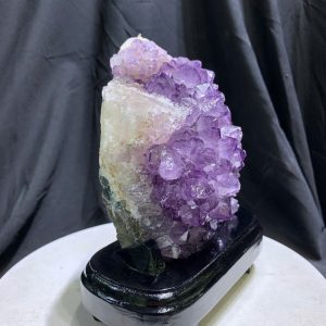 Vỉ Thạch Anh Tím có cộng sinh Calcite - Amethyst kèm đế gỗ KT: 17x12cm - KL: 1.42kg
