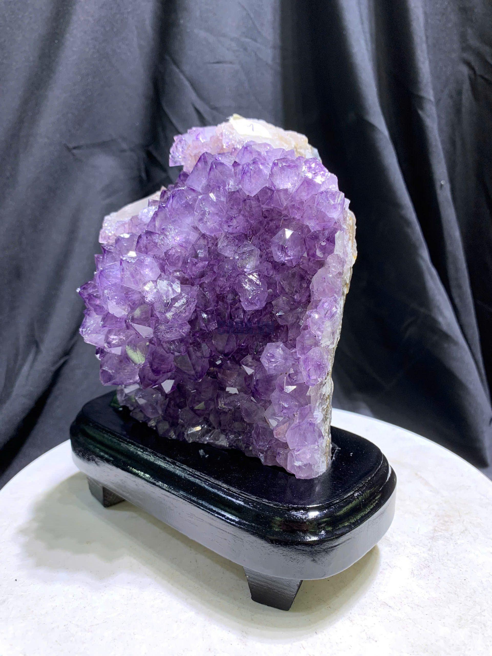 Vỉ Thạch Anh Tím có cộng sinh Calcite - Amethyst kèm đế gỗ KT: 17x12cm - KL: 1.42kg