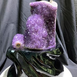 Thạch Anh Tím - Amethyst kèm đế gỗ KT: 24x15cm - KL: 2.348kg