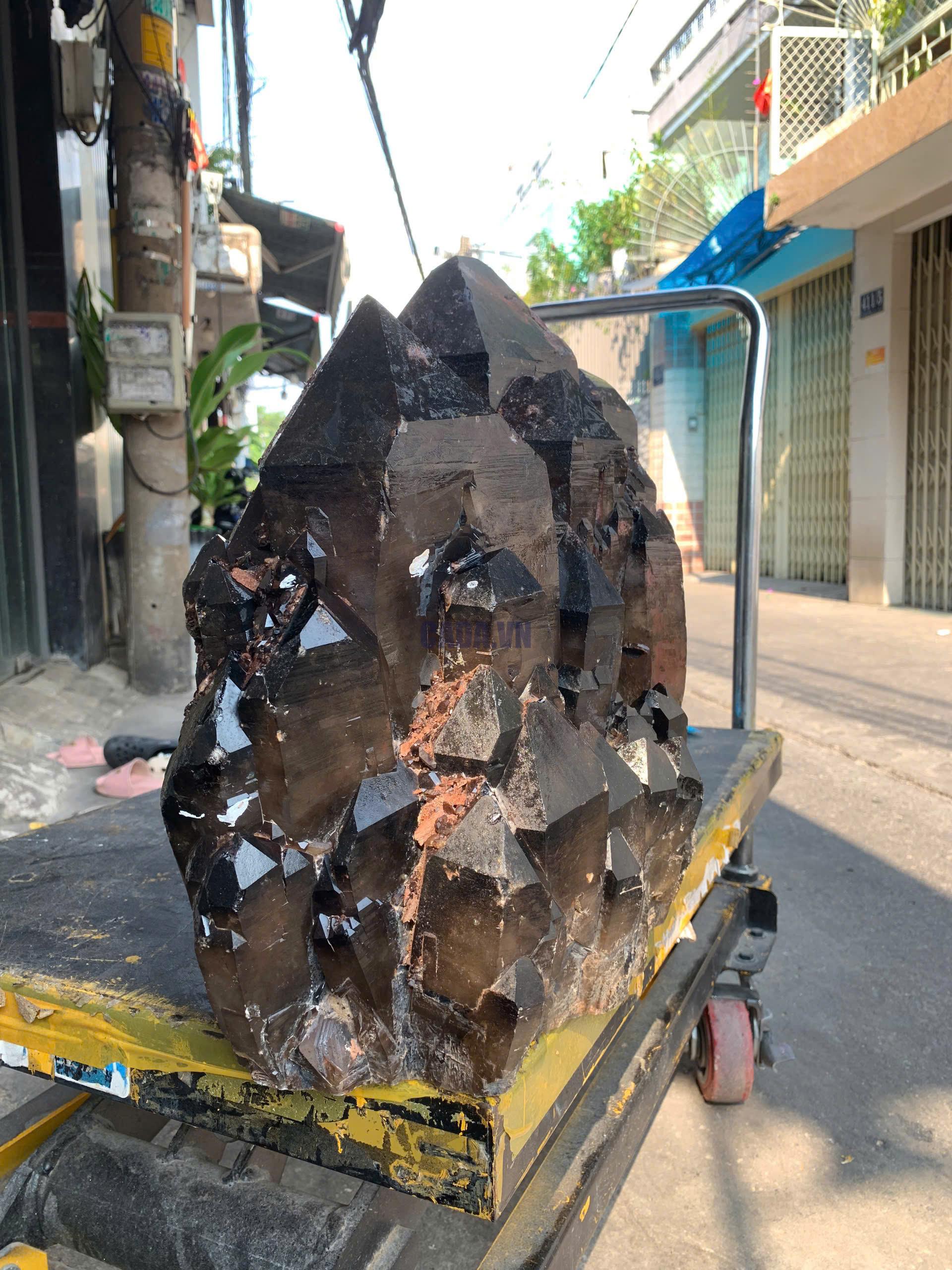 THẠCH ANH KHÓI BIẾN THỂ THÁP - SMOKY QUARTZ KL: 59.2KG