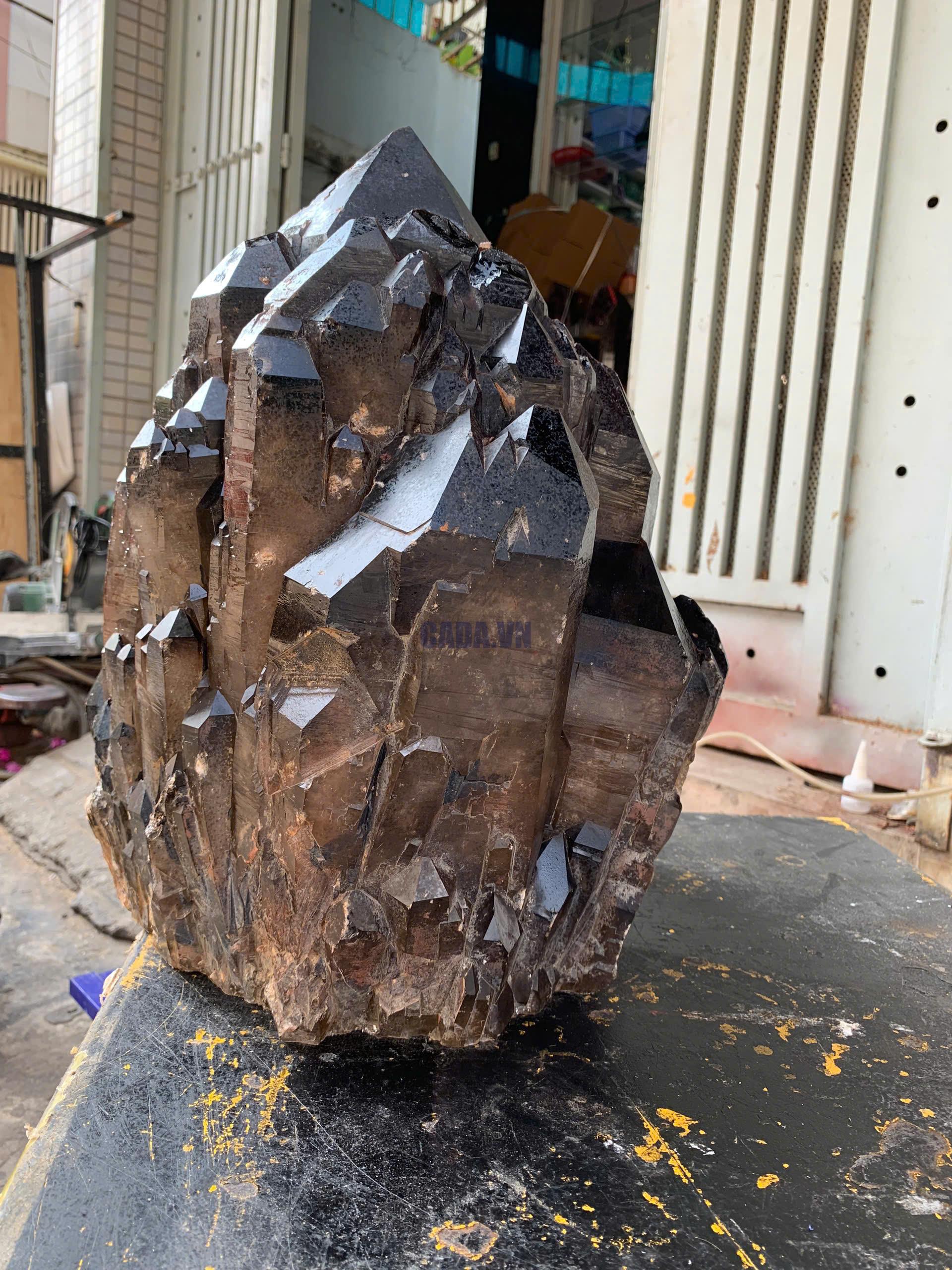 THẠCH ANH KHÓI BIẾN THỂ THÁP - SMOKY QUARTZ KL: 59.2KG