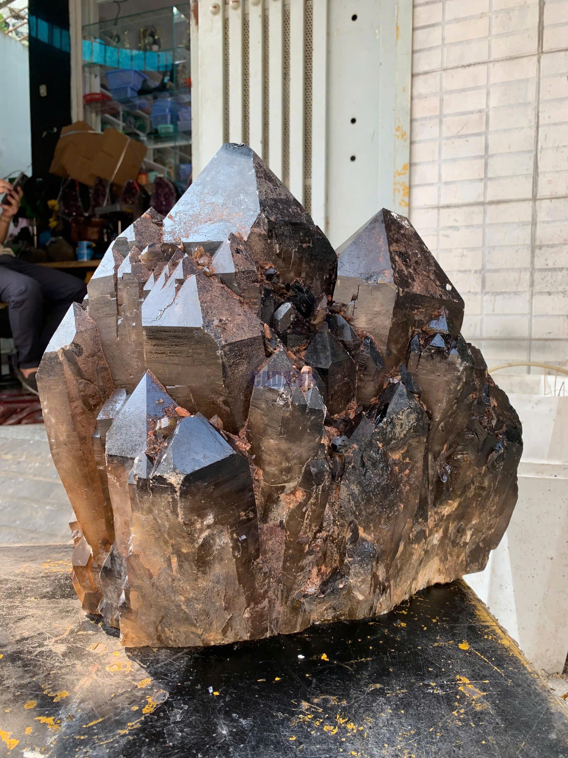 THẠCH ANH KHÓI BIẾN THỂ THÁP - SMOKY QUARTZ KL: 59.2KG