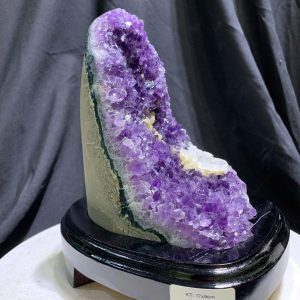 Thạch Anh Tím - Amethyst kèm đế gỗ KT: 17x9cm - KL: 1.4kg