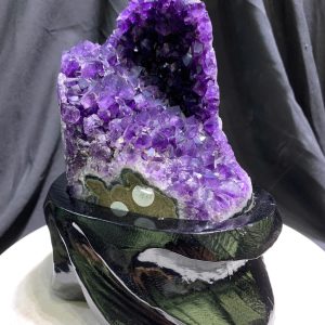 Thạch Anh Tím Uruguay - Amethyst kèm đế gỗ KT: 18x10cm - KL: 1.375kg