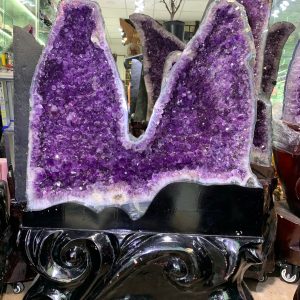 Hốc Thạch Anh Tím dáng núi đôi - Amethyst Geode KT:103x69cm - KL: 71.5kg