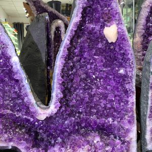 Hốc Thạch Anh Tím dáng núi đôi - Amethyst Geode KT:104x70cm - KL: 89.55kg