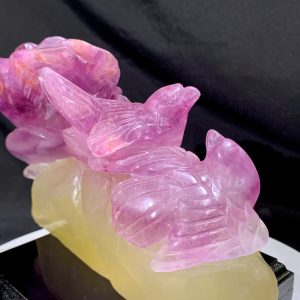 Tác Phẩm Tượng Đôi Chim Uyên Ương và Hoa Mẫu Đơn đá Fluorite KT: 10.5x18cm, KL: 1.565kg