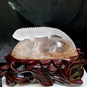 Tác phẩm Tượng Tắc Kè Thạch Anh Tóc + Ưu Linh KT: 14x19cm - KL: 1.93kg