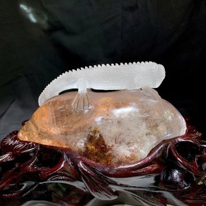 Tác phẩm Tượng Tắc Kè Thạch Anh Tóc + Ưu Linh KT: 14x19cm - KL: 1.93kg