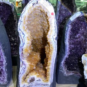 Hốc Thạch Anh Vàng nặng 33,68kg